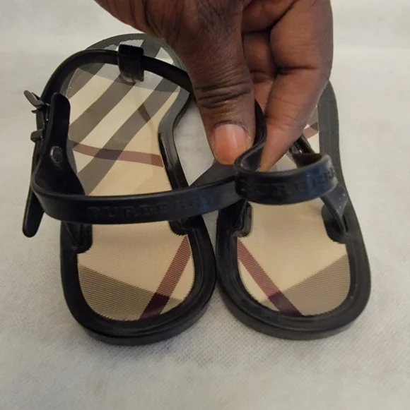 Burberry Womens Size US 36  Thong T Strap Flat Jelly Sandals Black Nova Check - Picture 3 of 13